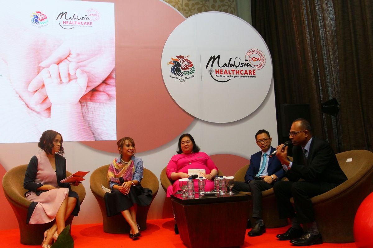 Program Harapan Dua Garis Persembahan Malaysia Healthcare  Untuk 12 Pasangan yang Beruntung di Indonesia